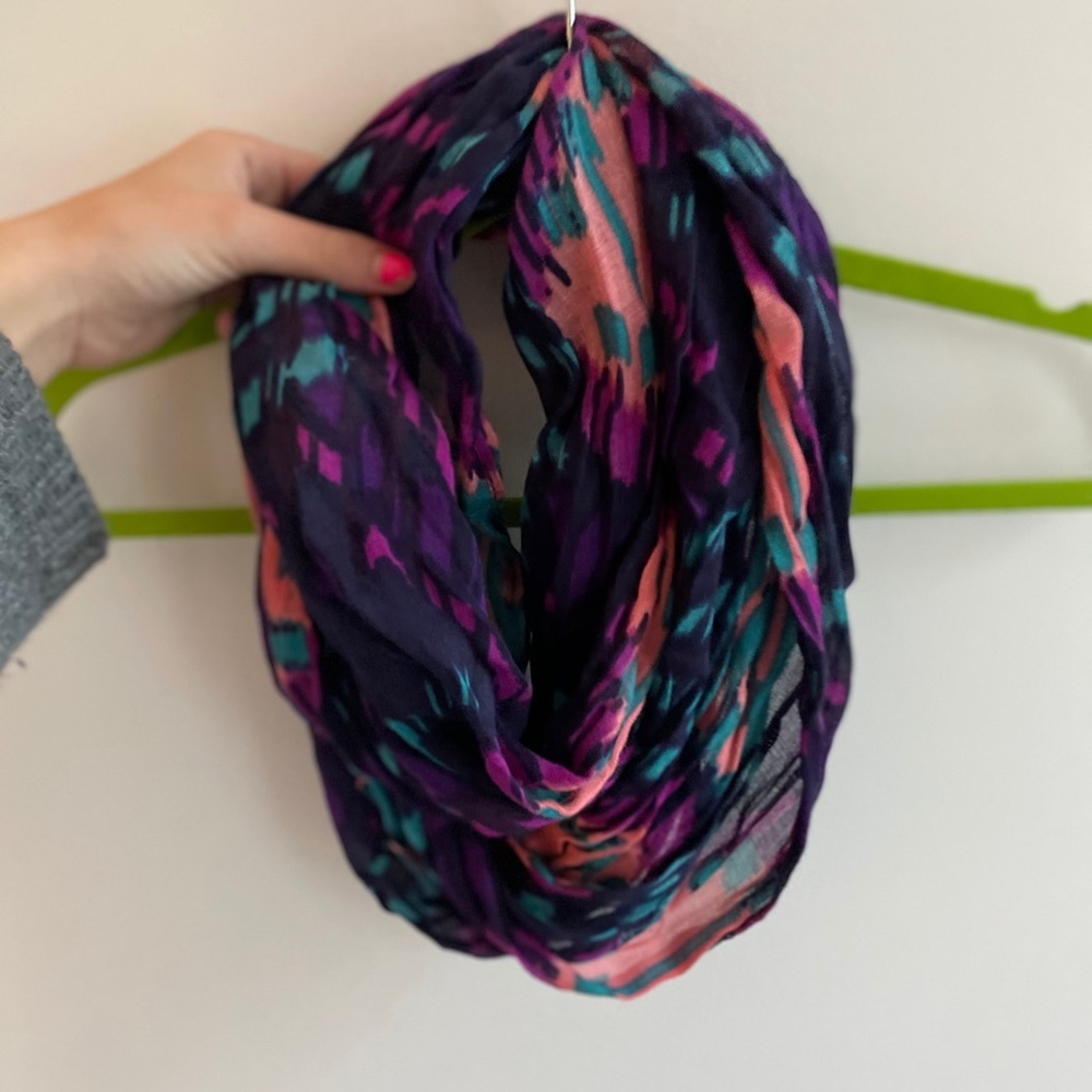 AMERICAN EAGLE INFITY SCARF